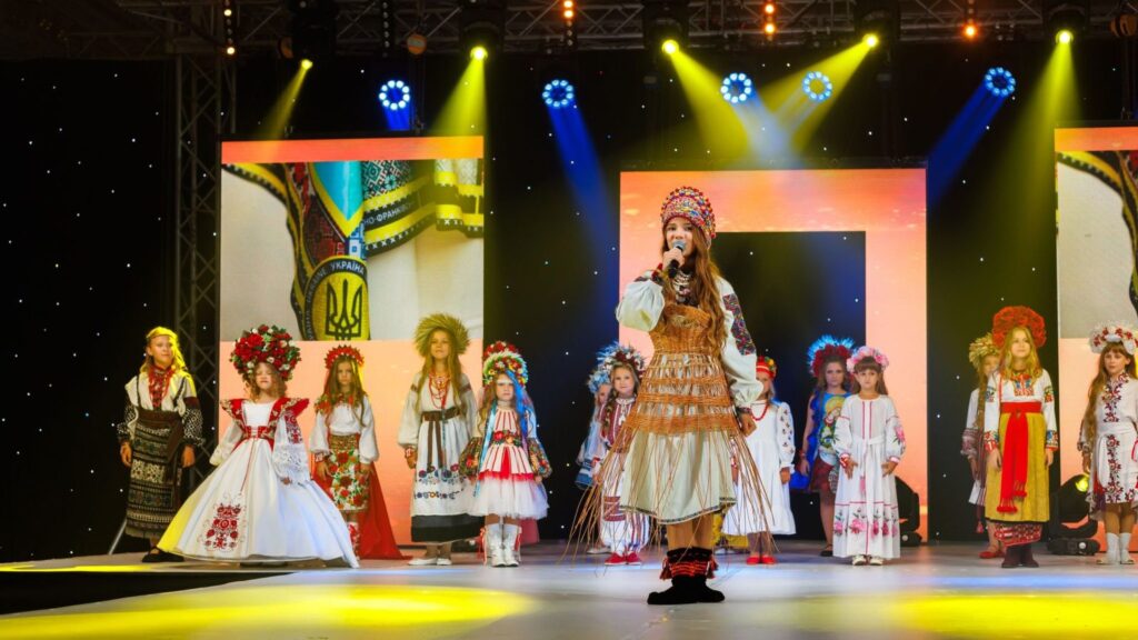 Маленька франківчанка Поліна Ткачук стала «Першою Принцесою мінісвіту краси України» ФОТОРЕПОРТАЖ