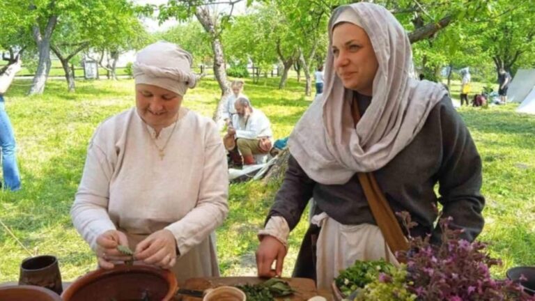 На Прикарпатті покажуть середньовічні костюми княжого Галича та відтворять ремесла цього періоду