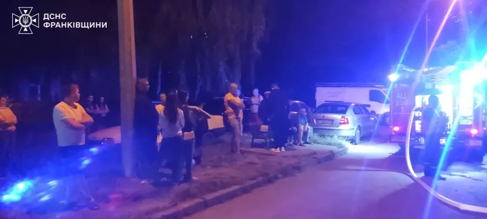 У Франківську в багатоповерхівці горіла квартира, вогнеборці евакуювали 26 людей
