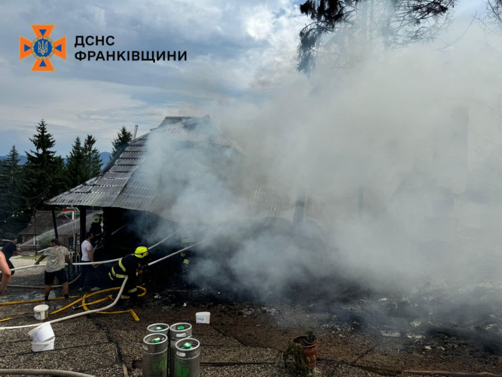 Масштабна пожежа на Полонині Перці в Яблуниці: етнопарк продовжує працювати та потребує допомоги