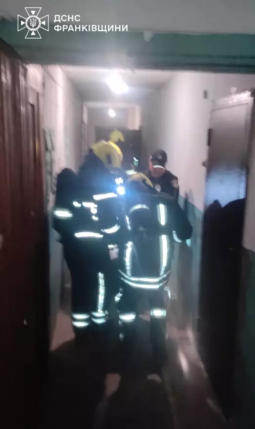 У Франківську в багатоповерхівці горіла квартира, вогнеборці евакуювали 26 людей