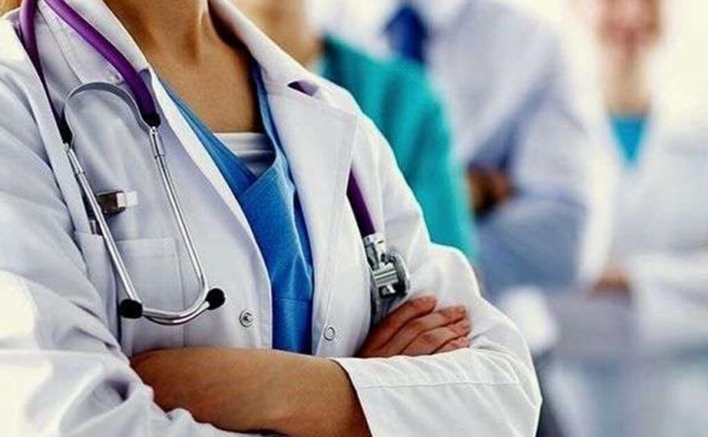 На Прикарпатті працюють 7625 лікарів