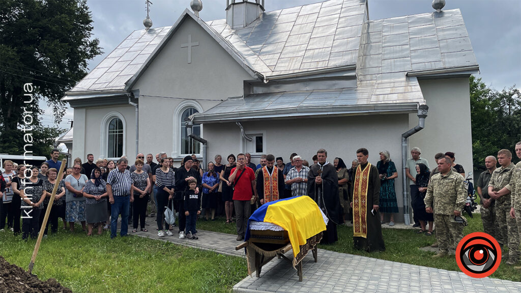 Коломийська громада провела на вічний спочинок 24-річного воїна Романа Черкаліна