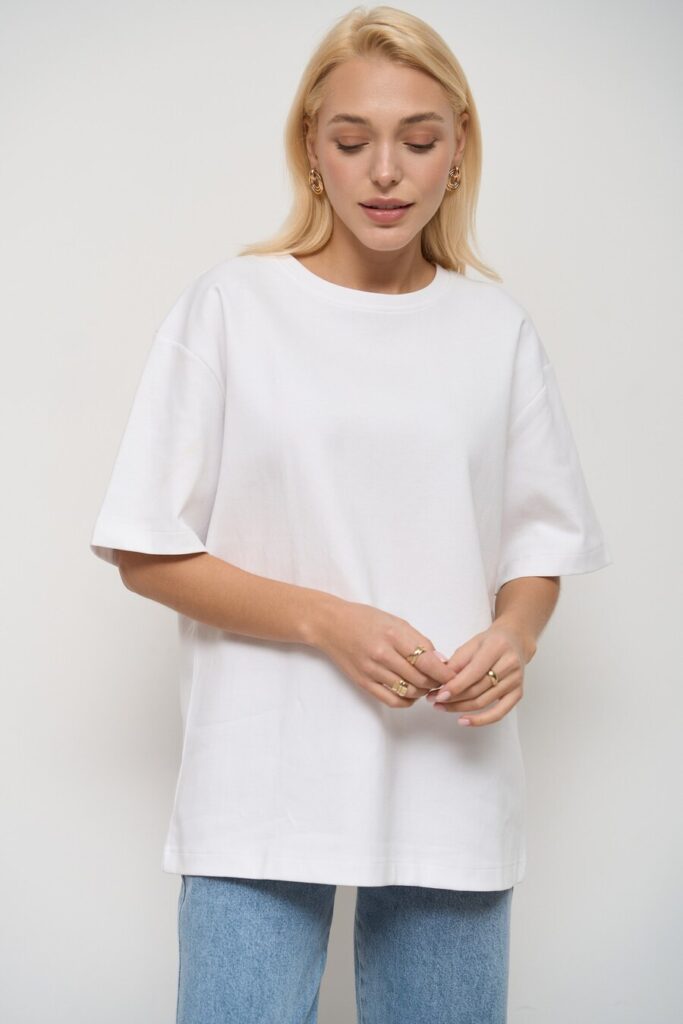 Формуємо базовий гардероб із білою футболкою: прості поради