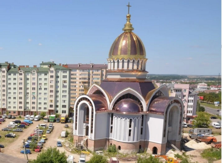 У найбільшому храмі Прикарпаття випробовують унікальну систему опалення