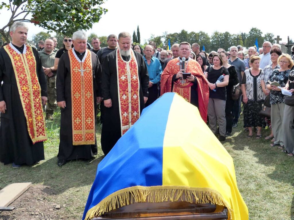 На Франківщині попрощалися з Героєм Олегом Микитиним