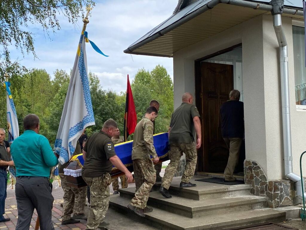 У Городенківській громаді провели в останню путь мужнього Героя Бориса Монарху