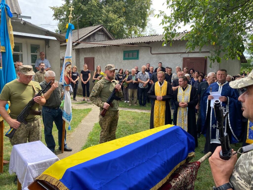 У Городенківській громаді провели в останню путь мужнього Героя Бориса Монарху