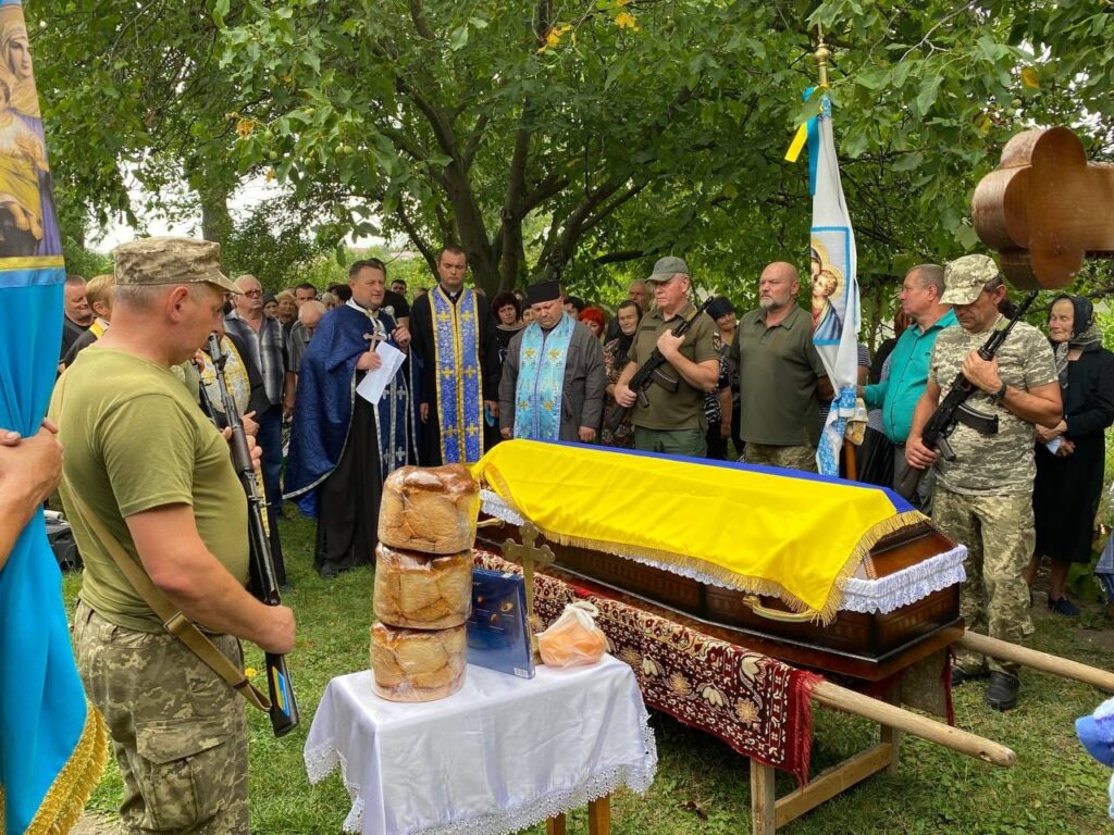 У Городенківській громаді провели в останню путь мужнього Героя Бориса Монарху