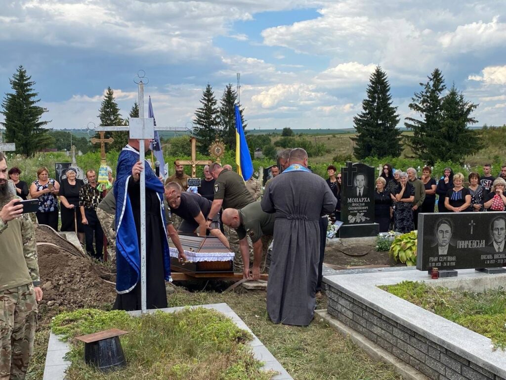 У Городенківській громаді провели в останню путь мужнього Героя Бориса Монарху