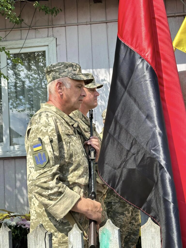 На Надвірнянщині провели в останню путь молодого героя-прикордонника Олексія Ковалюка