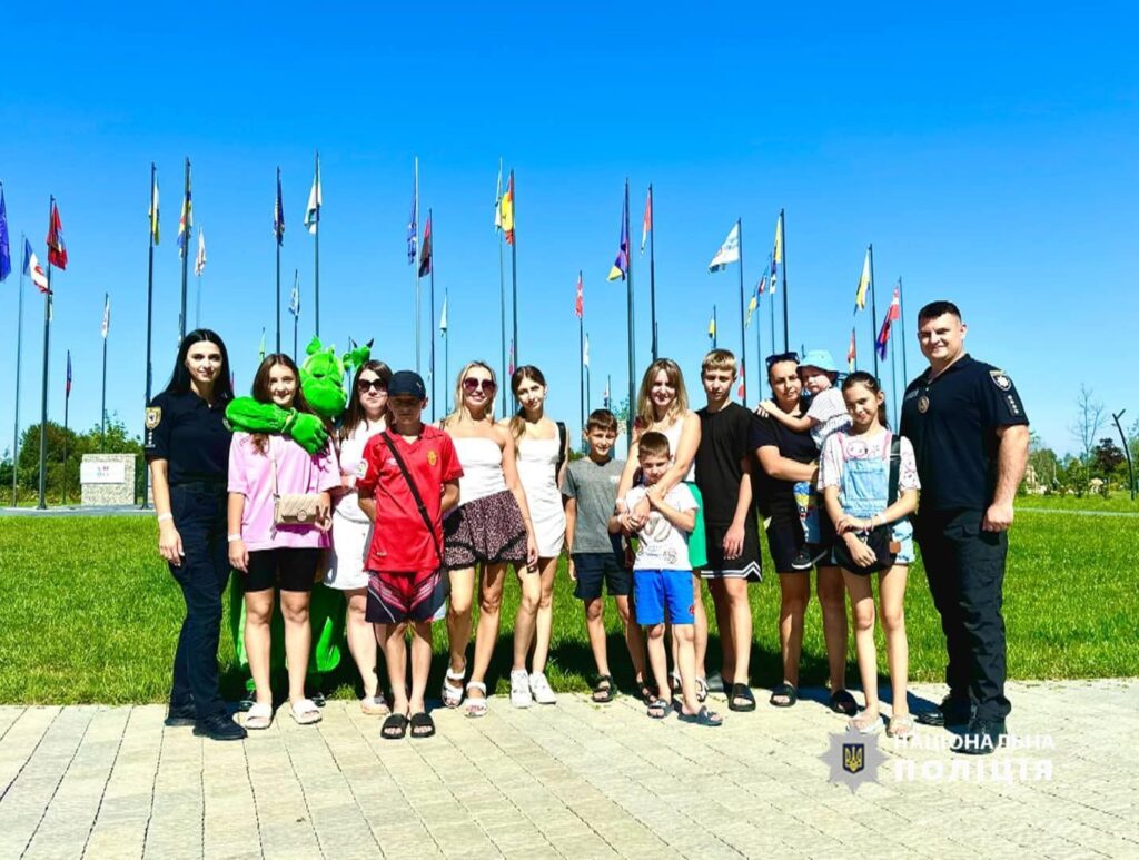 Родинам загиблих на війні правоохоронців,організували цікаве дозвілля,Поліція Івано-Франківської області,Парку історії Землі