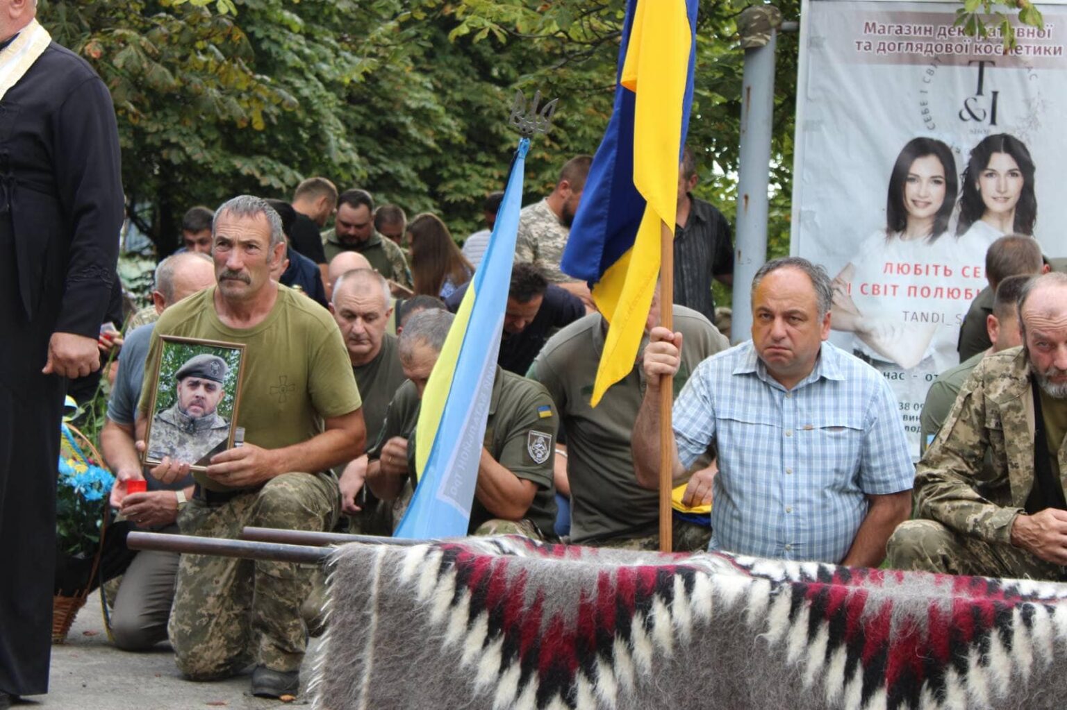 Помер внаслідок тяжкої хвороби,Верховинська селищна рада,траурний кортеж з тілом полеглого Ватуйчака Володимира
