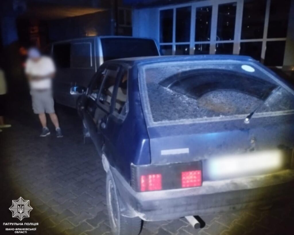 У Франківську нетверезий водій на Mercedes скоїв ДТП