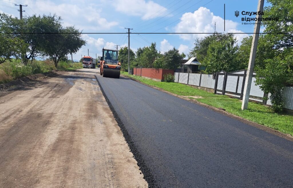 На яких дорогах Івано-Франківщини проводять ямковий ремонт цього тижня