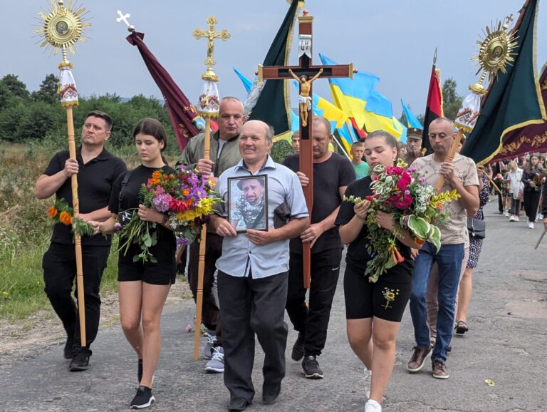 Востаннє у рідній Болехівській громаді зустріли відважного захисника Миколу Смоляка