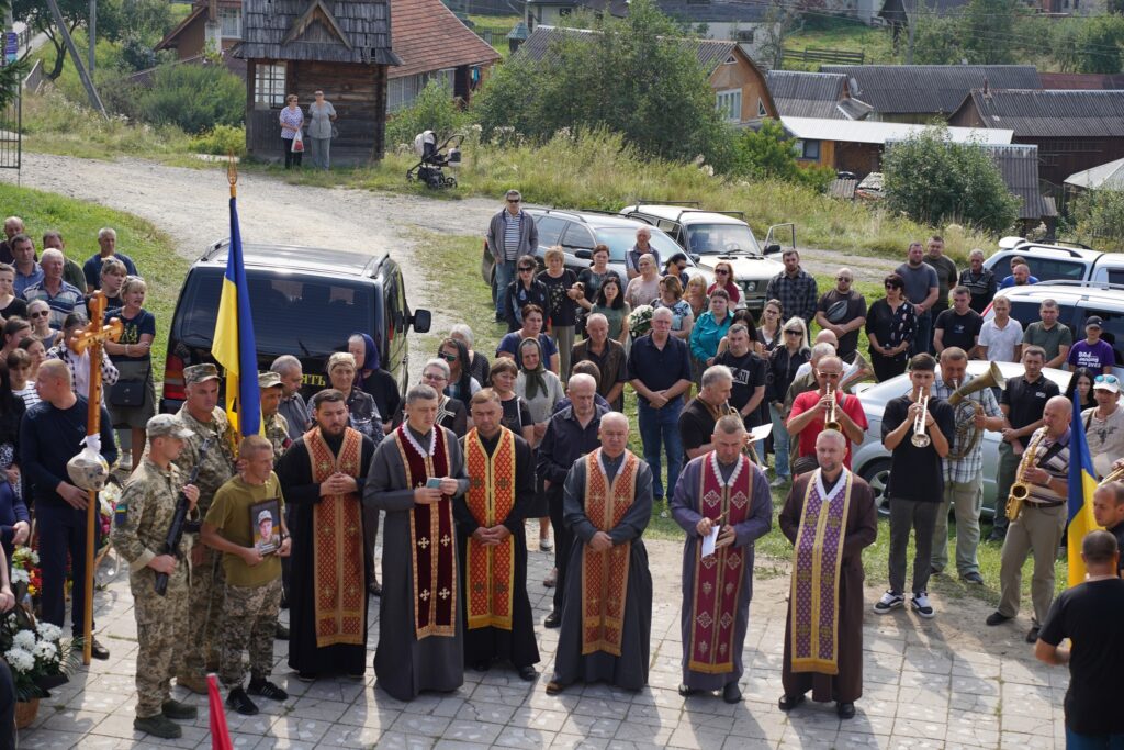 У Ворохті провели в останню путь захисника Юрія Проданюка