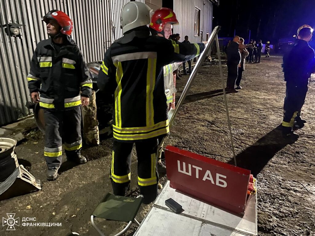 Рятувальники ліквідували масштабну пожежу в Калуському районі. ФОТО