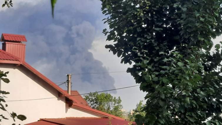 Росіяни вдарили по промисловому об'єкту у Тернополі, пожежу локалізували. ФОТО