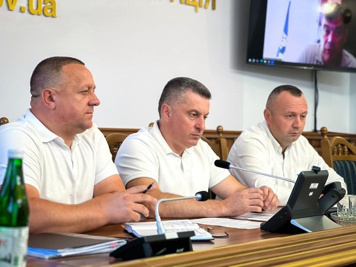 Підготовка до опалювального сезону: де і як прикарпатці можуть придбати дрова?