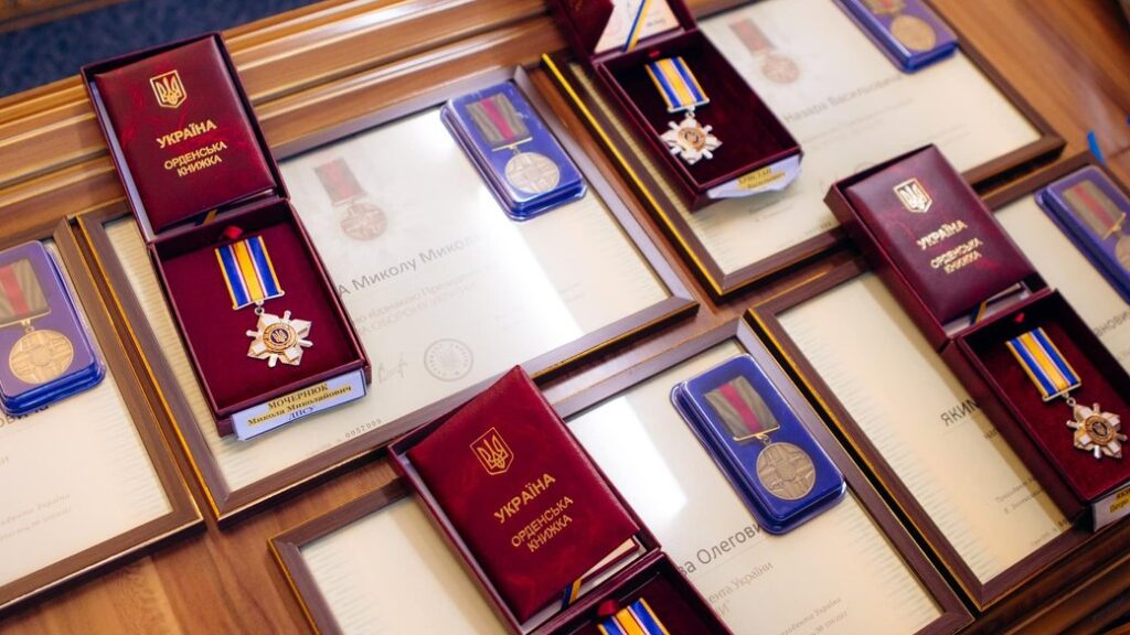 В Івано-Франківську родичам загиблих військових передали державні нагороди