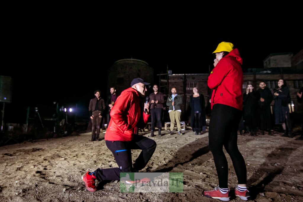 На горі Піп Іван,освідчився своїй коханій,прикарпатський рятувальник,вистава біля обсерваторії