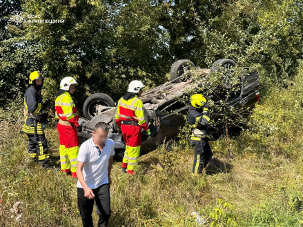 Під Франківськом не розминулись легковик і вантажівка. ФОТО