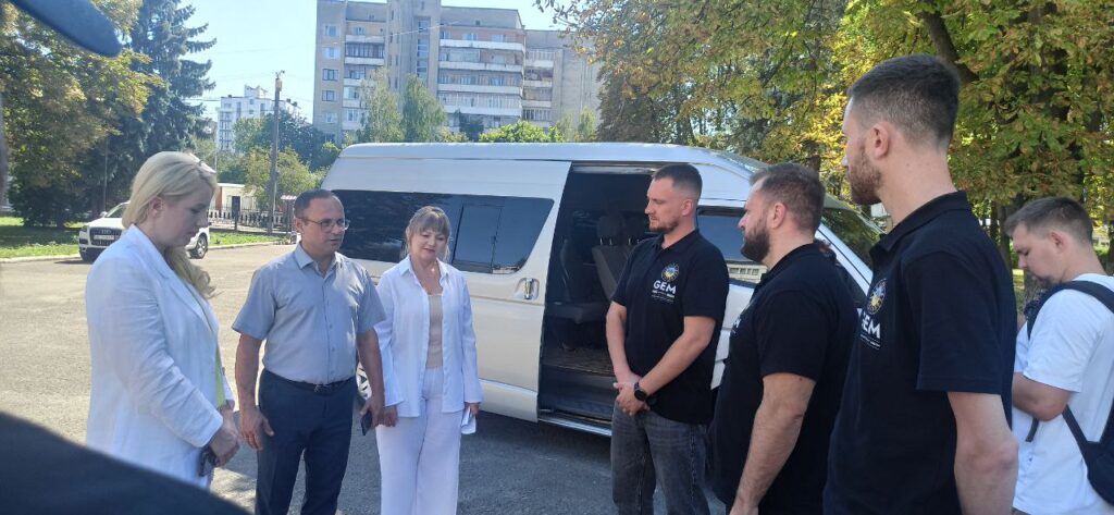 165 віконних конструкцій,засклить американська організація GEM,ІФНТУНГ