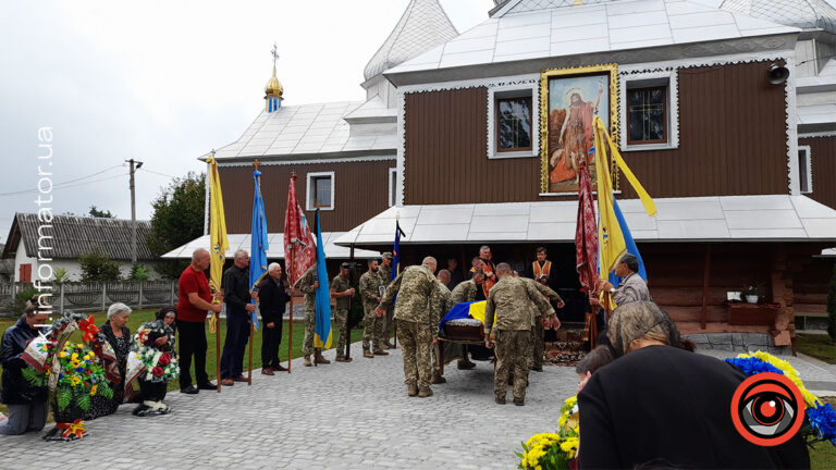 Скорботна Коломийська громада попрощалась із загиблим бійцем Миколою Вишиванюком