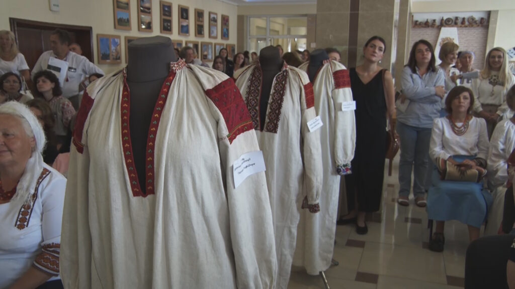 У Городенці мисткині відновлюють місцеву вишиванку. ВІДЕО
