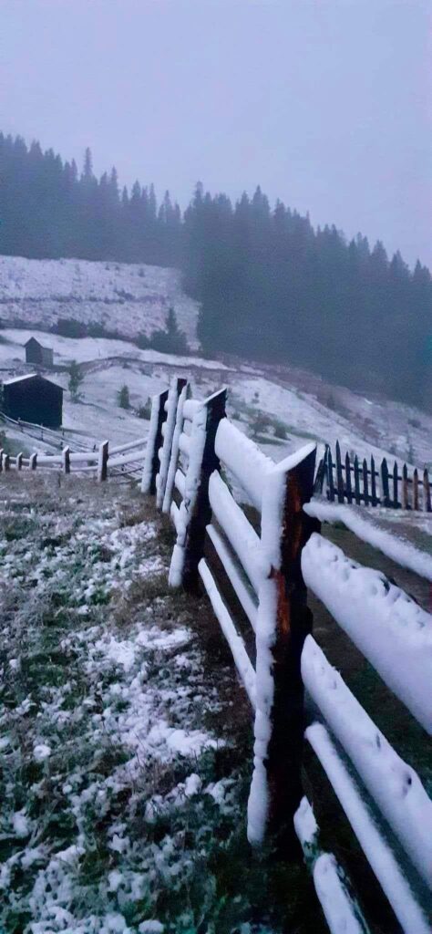 30 вересня Карпати почало засипати снігом ФОТОФАКТ