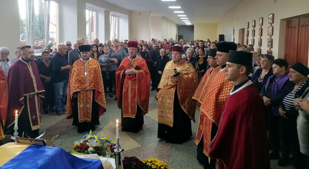 В Галицькій громаді провели в останню путь полеглого героя Олександра Дирду ФОТОРЕПОРТАЖ