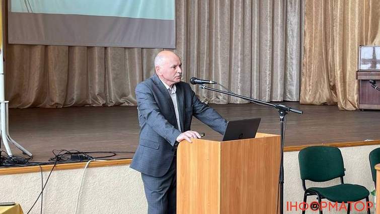 У Коломиї ексдиректор ліцею взяв у підрядника хабар вікнами