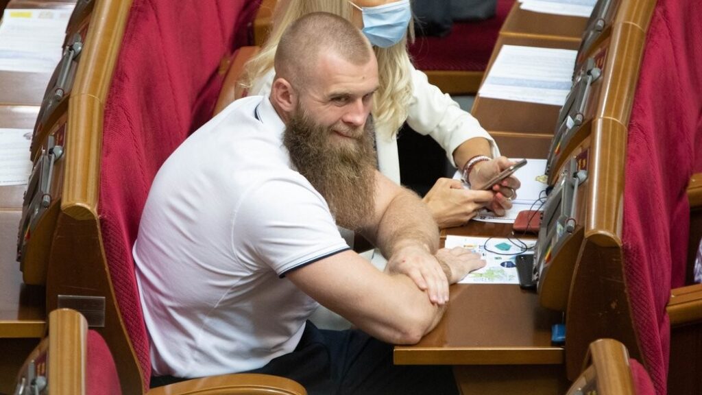 ДБР встановило, як нардеп Дмитрук виїхав за кордон і повідомило про підозру причетним