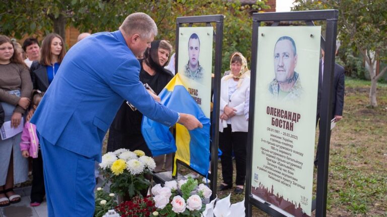 У Братківцях відкрили анотаційну дошку полеглому бійцю Тарасу Андрусяку