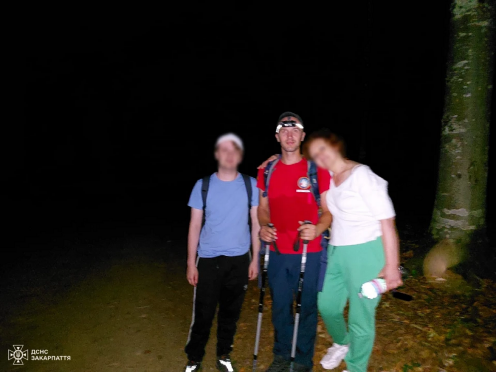 У Карпатах врятували матір з сином, які заблукали