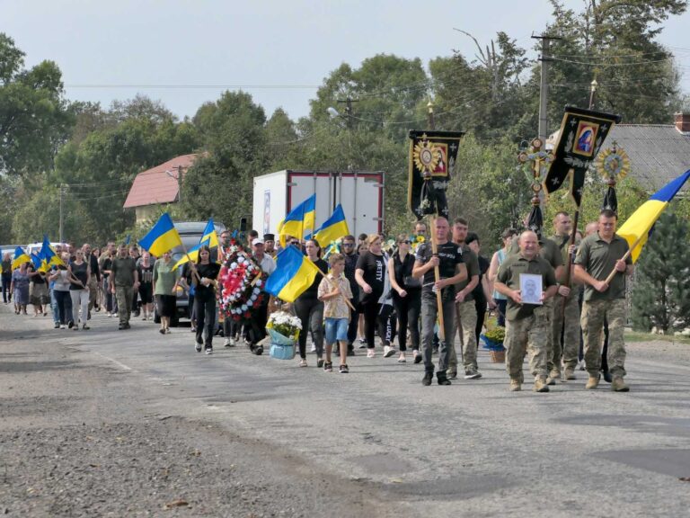 На Прикарпатті попрощалися з військовим Ігорем Петришиним ФОТО