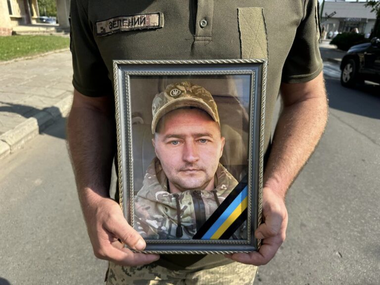 У Надвірнянські громаді попрощалися із полеглим Героєм Василем Ревуцьким