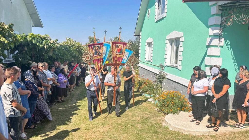 На вічний спочинок провела Надвірнянська громада воїна Василенка Любомира