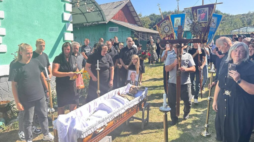 На вічний спочинок провела Надвірнянська громада воїна,Василенка Любомира,Зіновій Андрійович