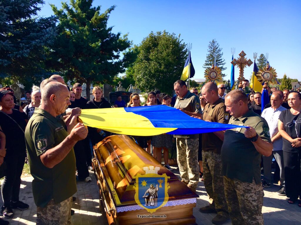 У Тлумачі провели на вічний спочинок полеглого молодого військового Павла Периняка