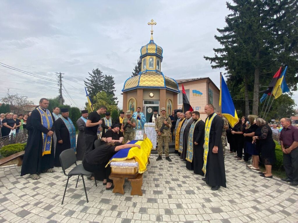 Городенківська громада віддала шану захиснику Василю Гладану