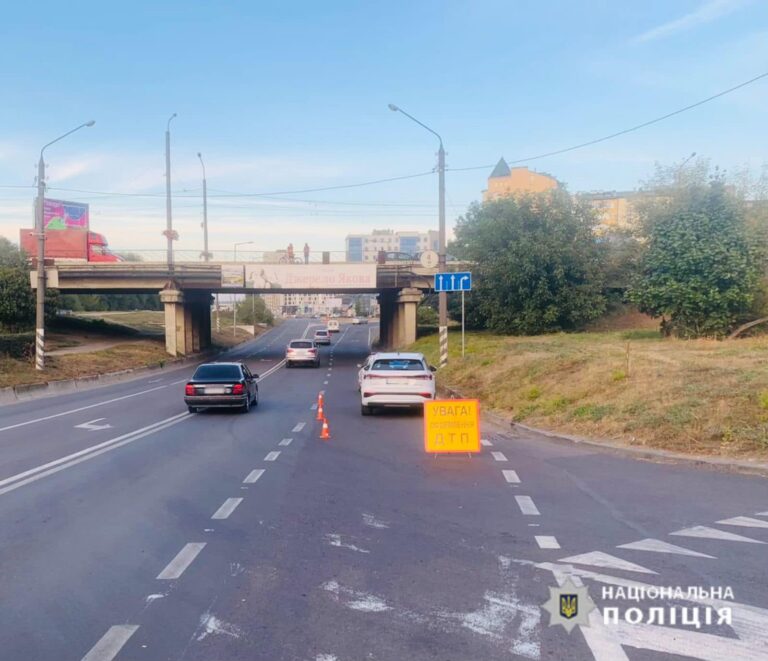 В Івано-Франківську сталася ДТП, в результаті якої постраждав малолітній водій електросамоката.