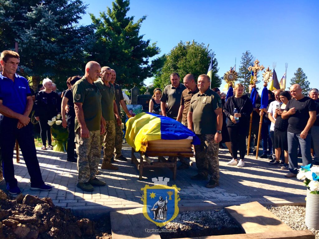 У Тлумачі провели на вічний спочинок полеглого молодого військового Павла Периняка