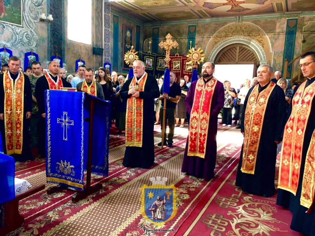 У Тлумачі провели на вічний спочинок полеглого молодого військового Павла Периняка