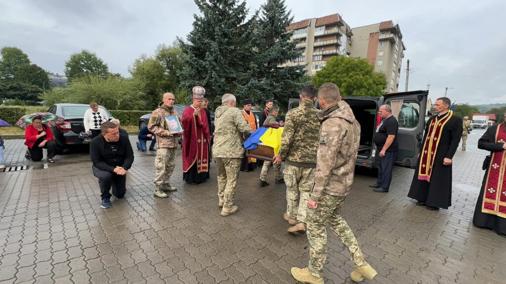 У Надвірній попрощалися із полеглим бійцем Іллею Єгоровим