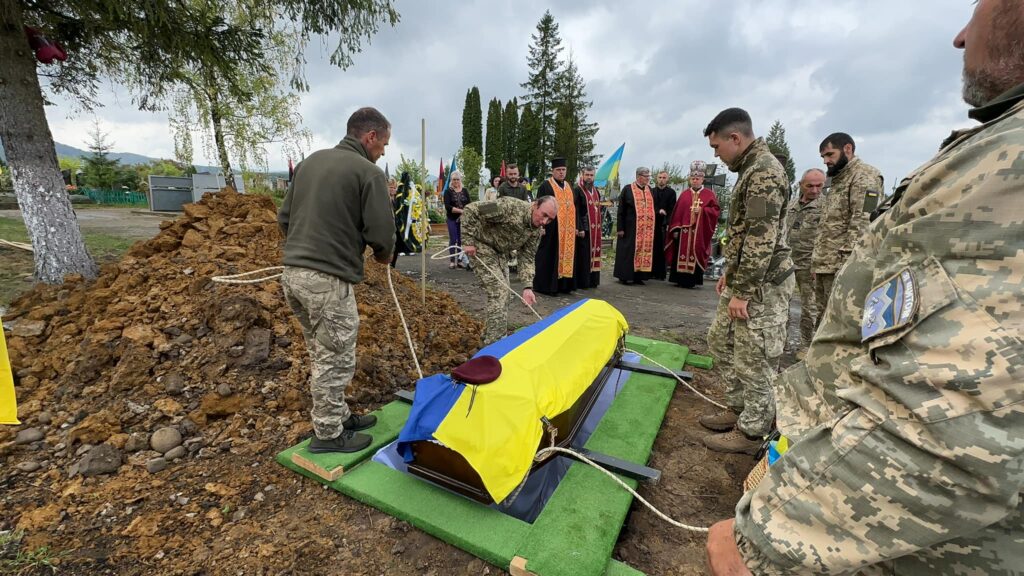 У Надвірній попрощалися із полеглим бійцем Іллею Єгоровим