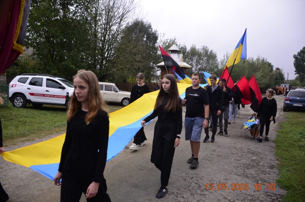 На Богородчанщині провели в останню дорогу захисника Михайла Чепорнюка