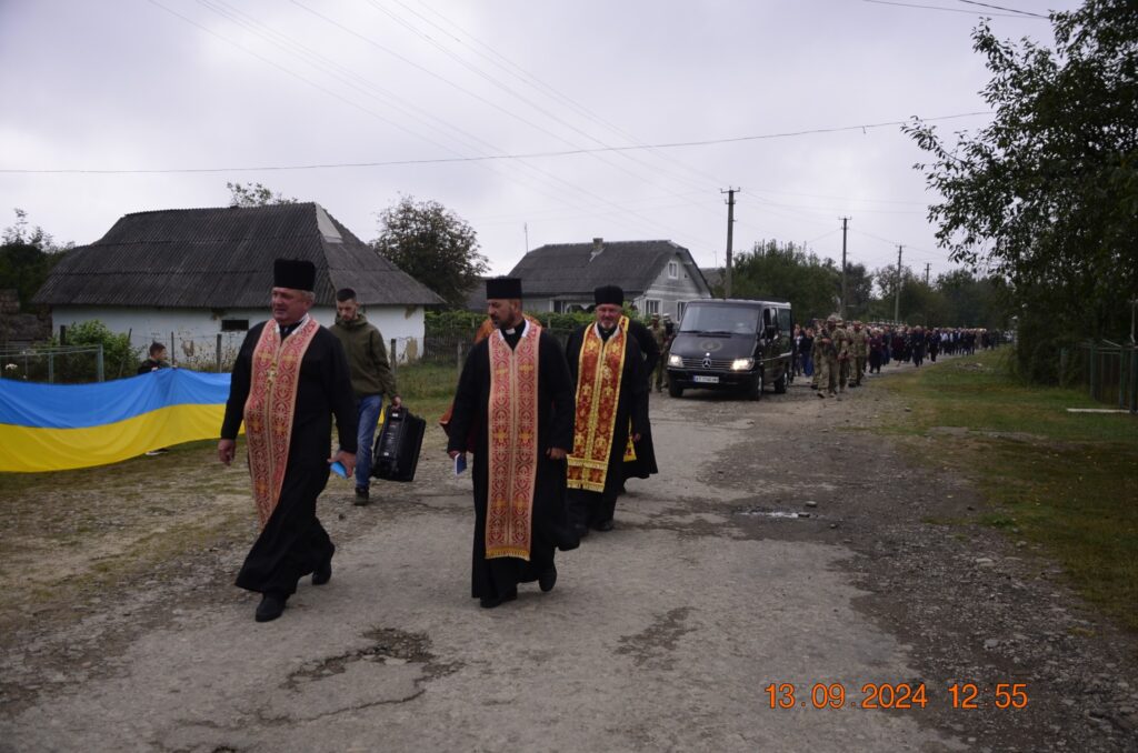 На Богородчанщині провели в останню дорогу захисника Михайла Чепорнюка