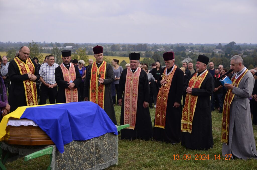 На Богородчанщині провели в останню дорогу захисника Михайла Чепорнюка